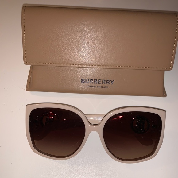 Burberry sunglasses (brand new, never worn, auth) - Picture 4 of 9